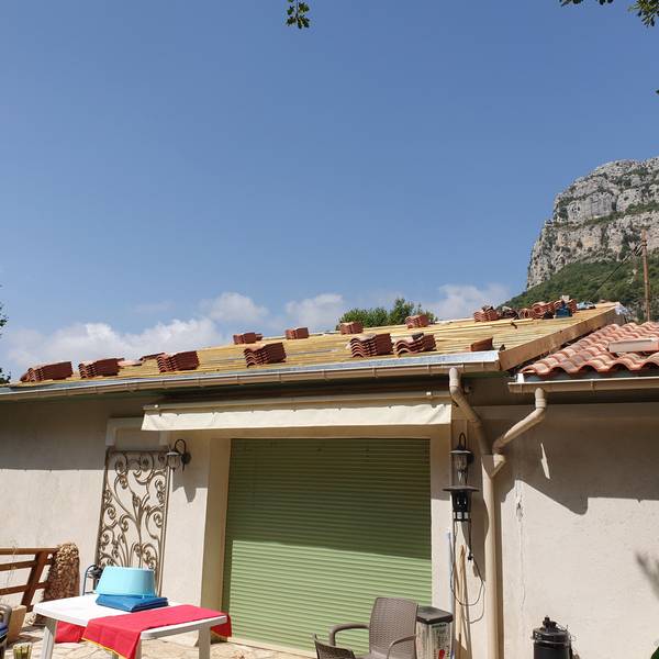 EMD-BAT_Réfection-toiture-isolation-villa-St-Jeannet_en-cours (4).jpg