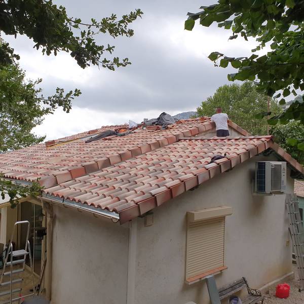 EMD-BAT_Réfection-toiture-isolation-villa-St-Jeannet_en-cours (5).jpg